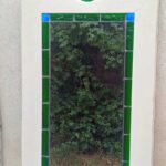 Espejo blanco con vidrio verde emplomado